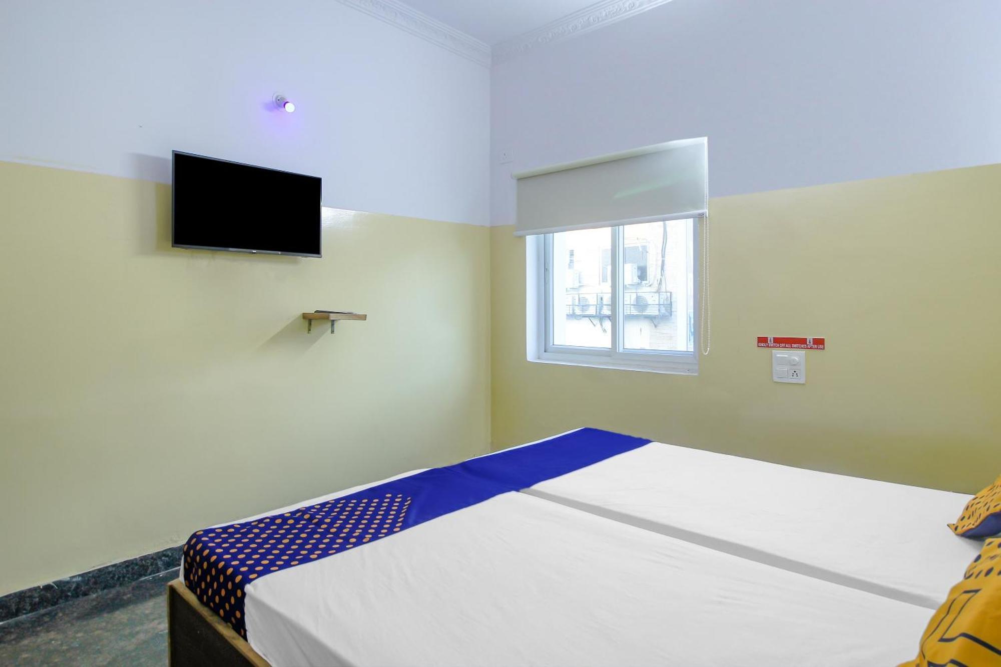 Spot On 81775 Mohit Gokul Lodge New Luxury Room'S Near Secunderabad Railway Station Lalaguda Exterior foto