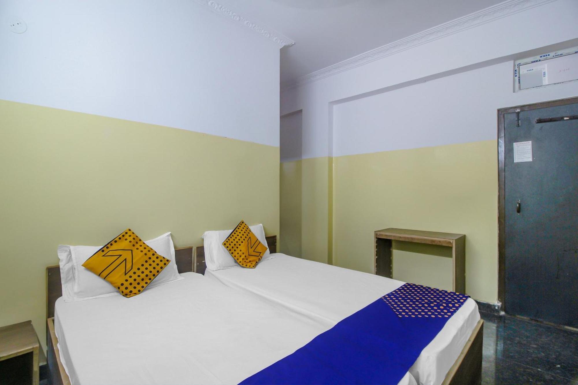 Spot On 81775 Mohit Gokul Lodge New Luxury Room'S Near Secunderabad Railway Station Lalaguda Exterior foto