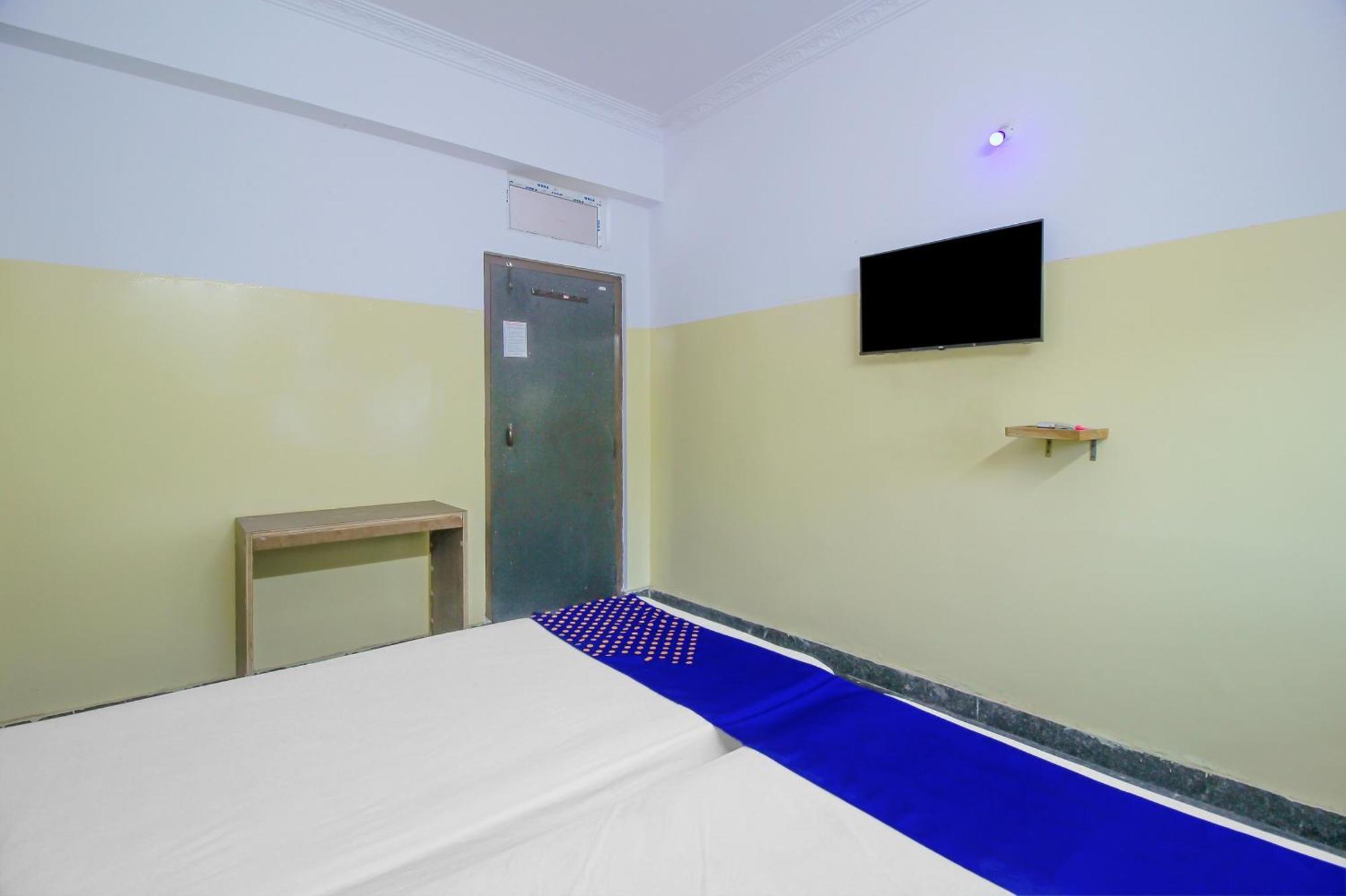 Spot On 81775 Mohit Gokul Lodge New Luxury Room'S Near Secunderabad Railway Station Lalaguda Exterior foto
